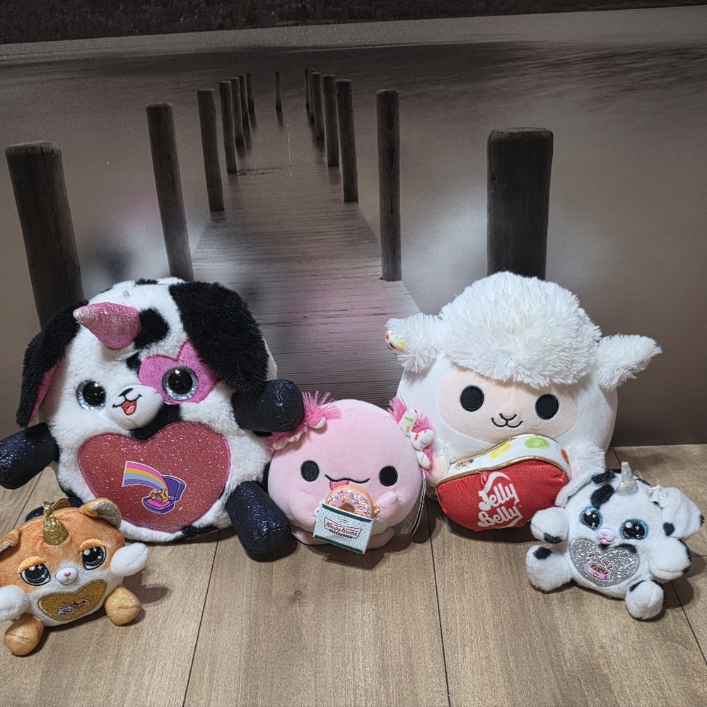 Dalmatian Nala Rainbocorns, Zuru Snackles Jelly Belly, Zuru Krispy Donut,